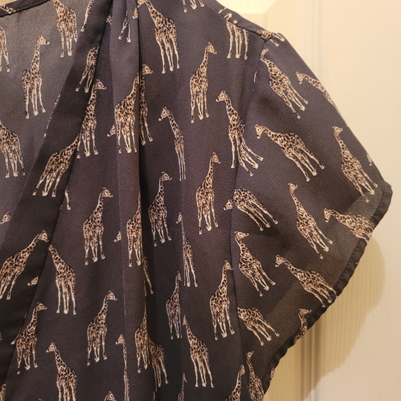 H&M stylish Giraffe figures top - Picture 3 of 4